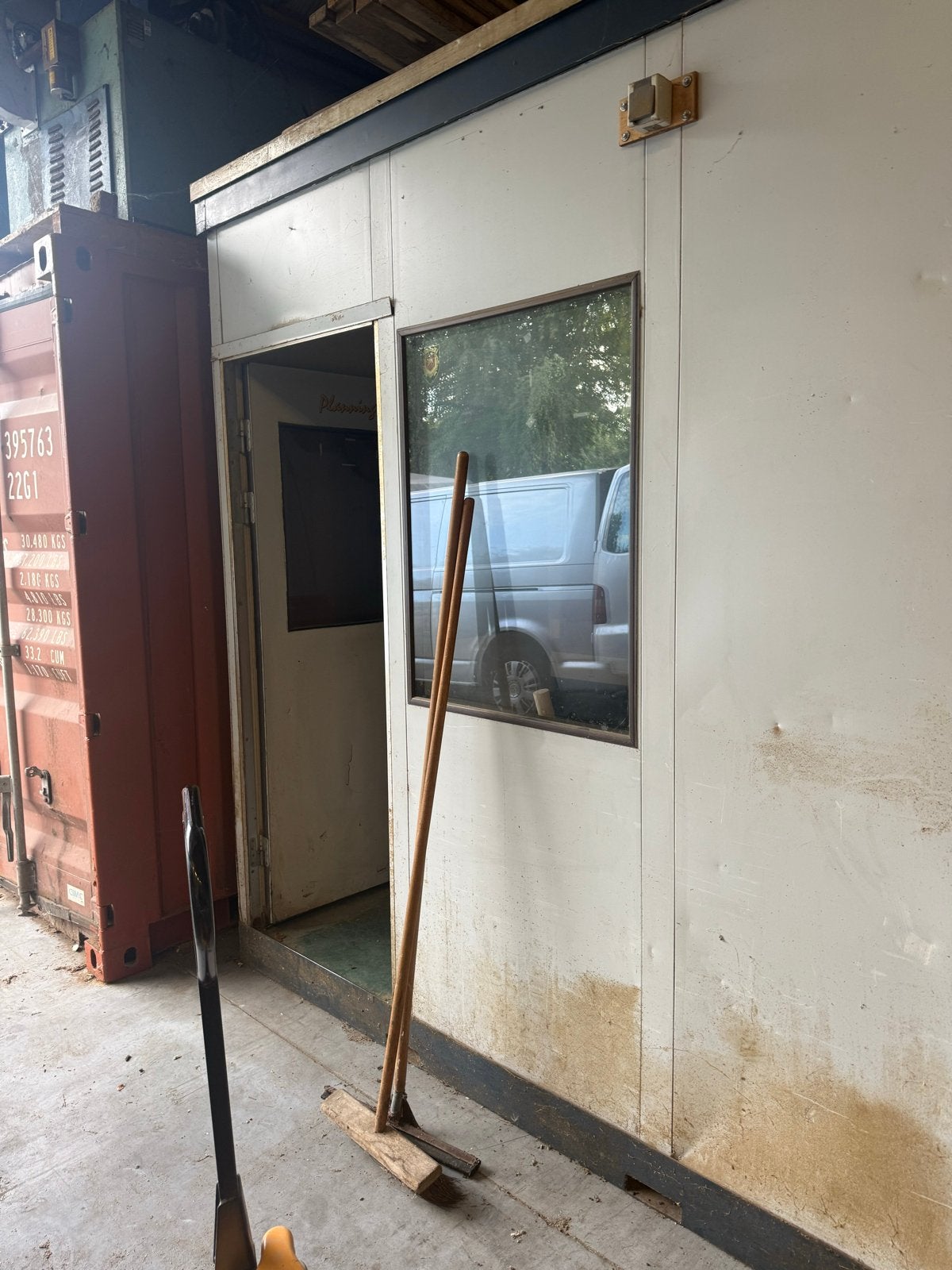 Mobiele kantoorunit / bouwkeet met raam en deur, Ophalen