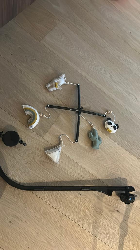 Muziekmobiel en wagenspanner met vilt, Ophalen, Zo goed als nieuw