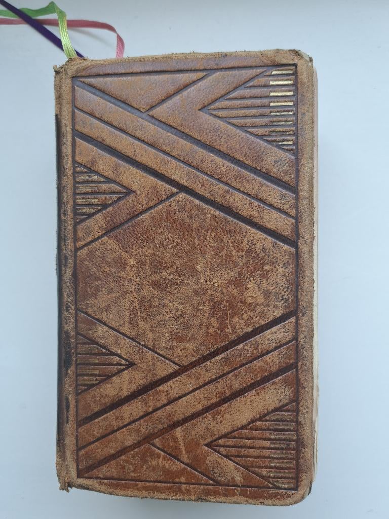 Latijnsch-Nederlandsch Missaal Brepols 1938 groot boek, Ophalen of Verzenden, Gelezen, Christendom | Katholiek