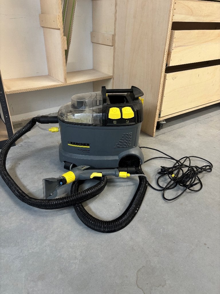 Karcher Puzzi 8/1C Professional 1380W, Ophalen, Zo goed als nieuw, Waterstofzuiger