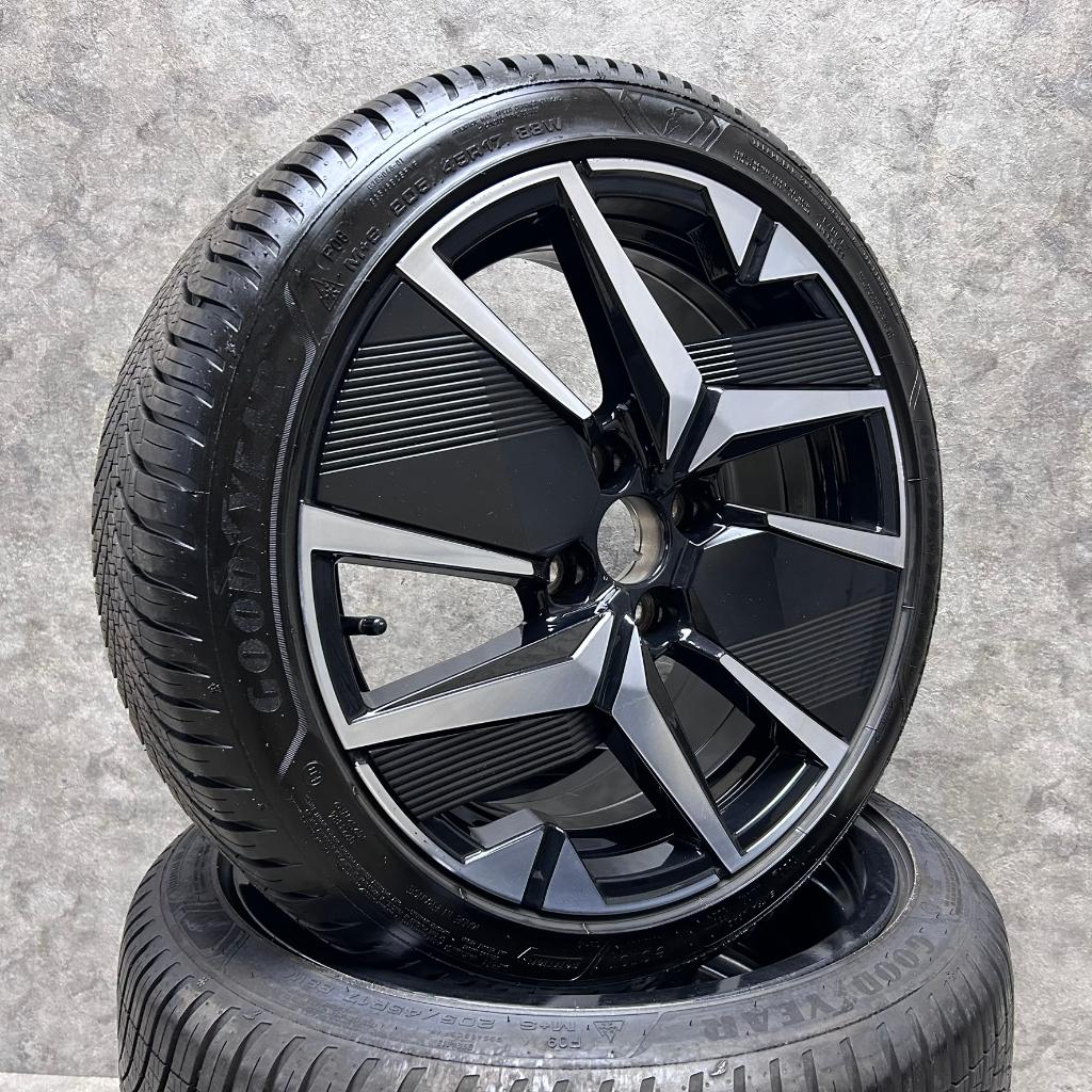 17 inch originele velgen + all season banden Peugeot 208 GT, Auto-onderdelen, Banden en Velgen, Gebruikt, Banden en Velgen, 17 inch