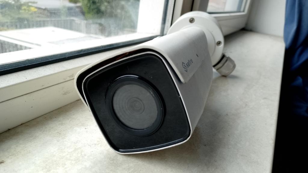 Safire SF-IP098UHW-8U IP Camera &Hikvision DS-1280-ZJ-DM2, Ophalen of Verzenden, Gebruikt, Buitencamera
