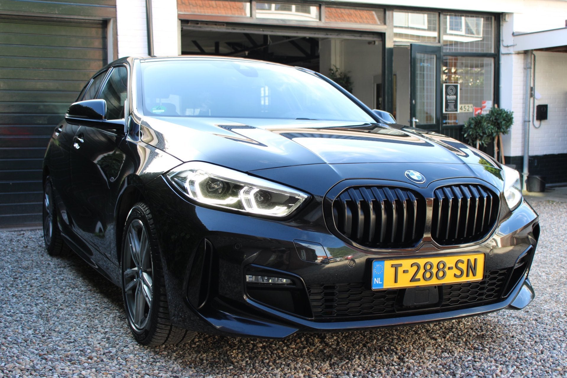 BMW 1-serie 118i | M- pakket | Digitaal dashboard | BTW | 1e, Dealer onderhouden, 136 pk, Gebruikt, Leder en Stof