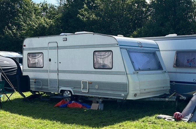 TEC Caravan met moover - Ruime en comfortabele reisgenoot, Caravans en Kamperen, Caravans, Standaardzit, T.E.C., Omvormbare zithoek