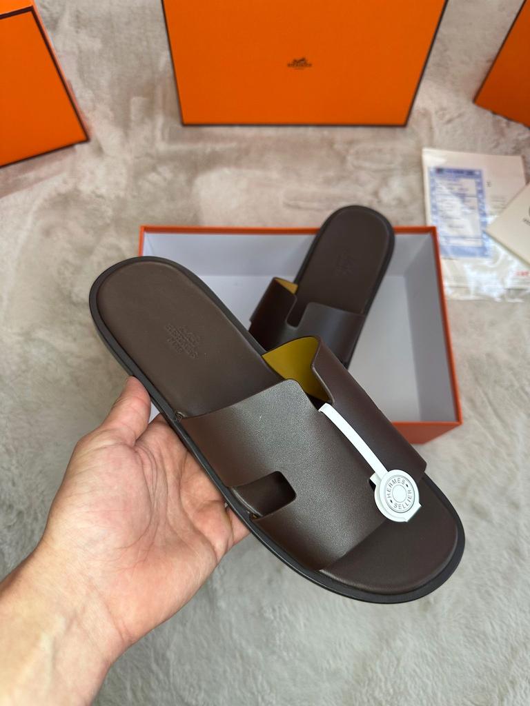 Hermes Izmir slippers bruin 40 tm 47 nieuw voorraad !!, Ophalen of Verzenden, Nieuw, Zwart