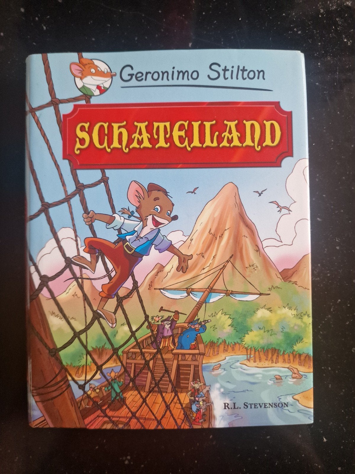 Geronimo Stilton: Schateiland - Avontuurlijk jeugdboek, Boeken, Ophalen of Verzenden, Zo goed als nieuw, Geronimo Stilton / R.L. Stevenson