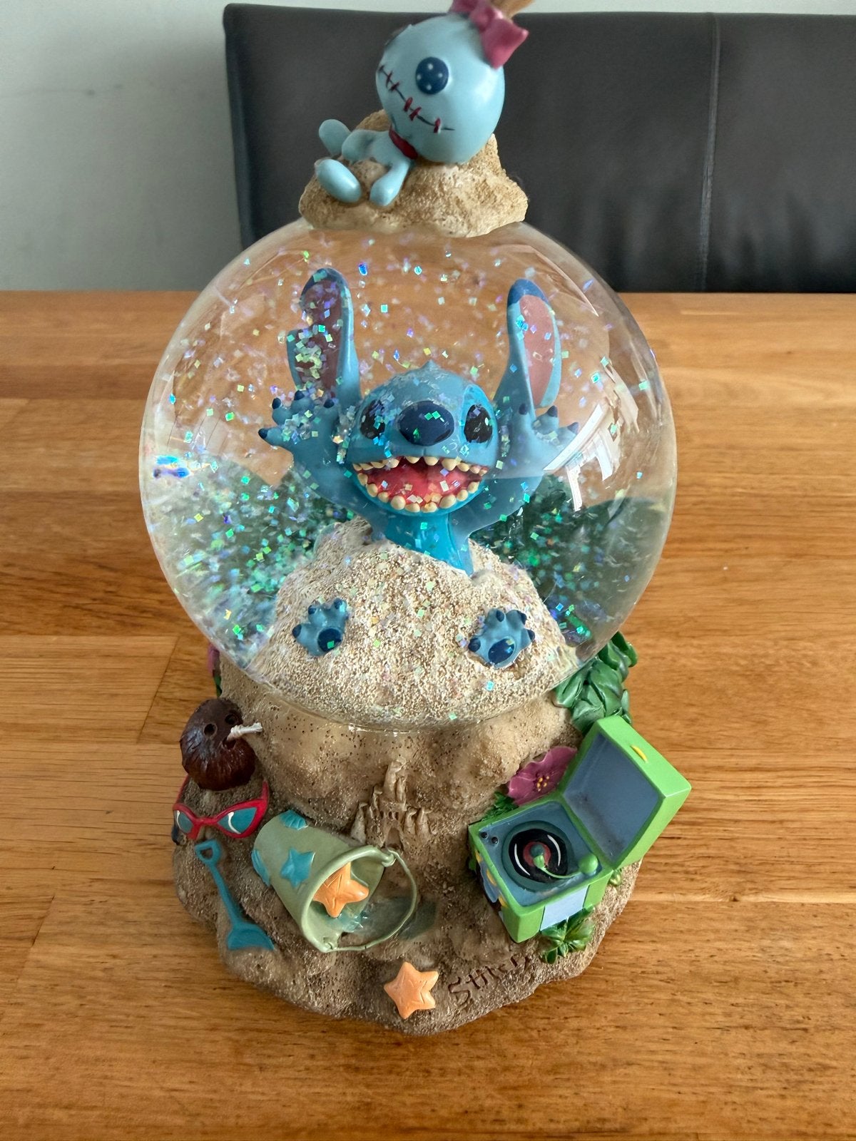 Disney Lilo & Stitch Muziekdoos Sneeuwbol Disneyland Resort, Ophalen of Verzenden, Overige figuren, Zo goed als nieuw, Beeldje of Figuurtje