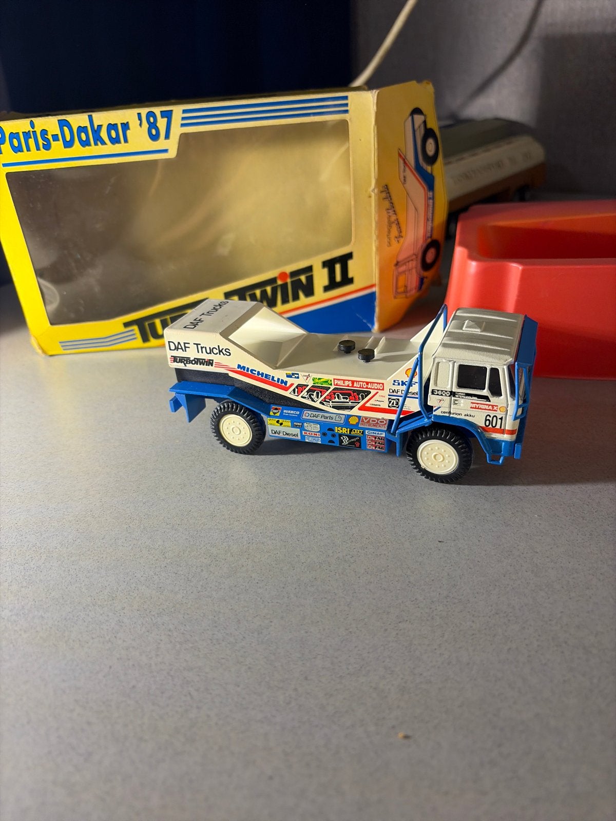 DAF Trucks TurboTwin II Paris-Dakar '87 schaalmodel, Hobby en Vrije tijd, Ophalen of Verzenden, Gebruikt, Bus of Vrachtwagen, Lion Toys