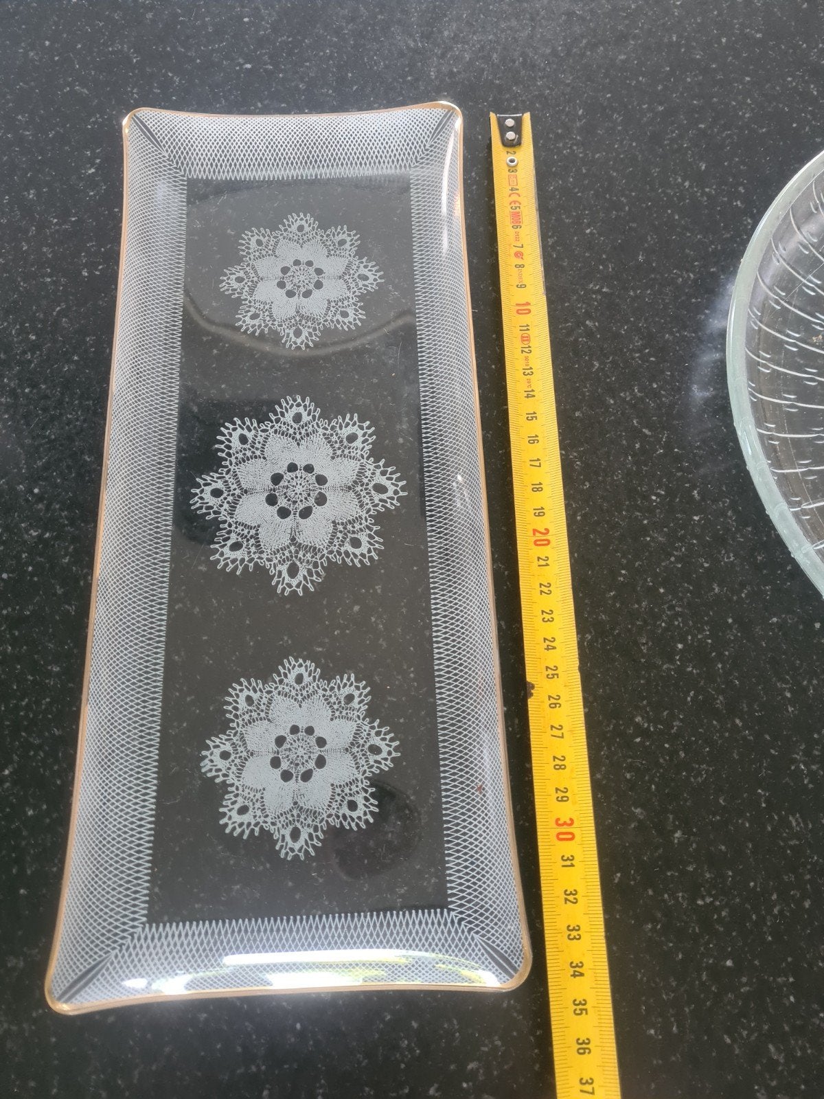 Glazen cakeschaal met decoratie, Ophalen of Verzenden, Gebruikt, Glas