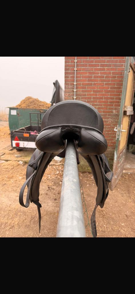 KM dressage de luxe 17,5 inch. Thorowgood T8 MDM 17,5 inch, Dieren en Toebehoren, Paarden en Pony's | Zadels, Gebruikt, Ophalen of Verzenden