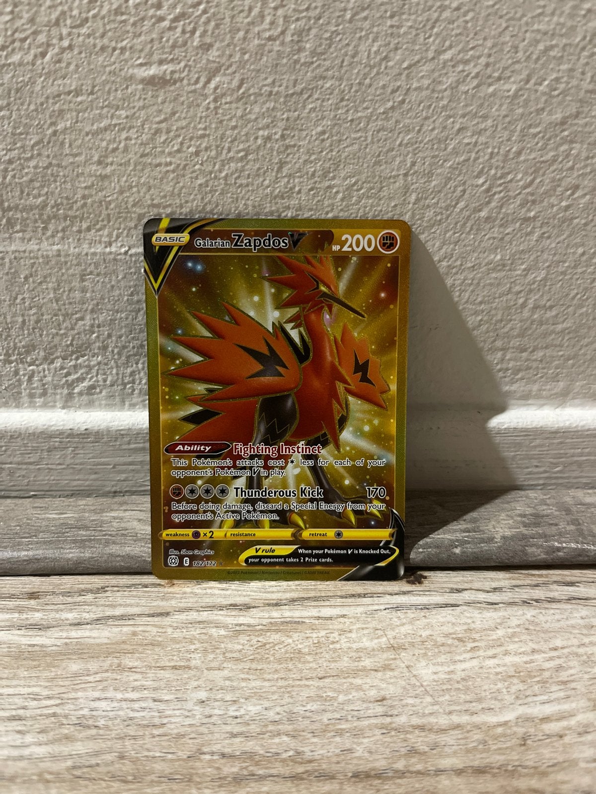 Pokémon TCG: Galarian Zapdos V (Full Art) - Chilling Reign, Hobby en Vrije tijd, Verzamelkaartspellen | Pokémon, Ophalen of Verzenden