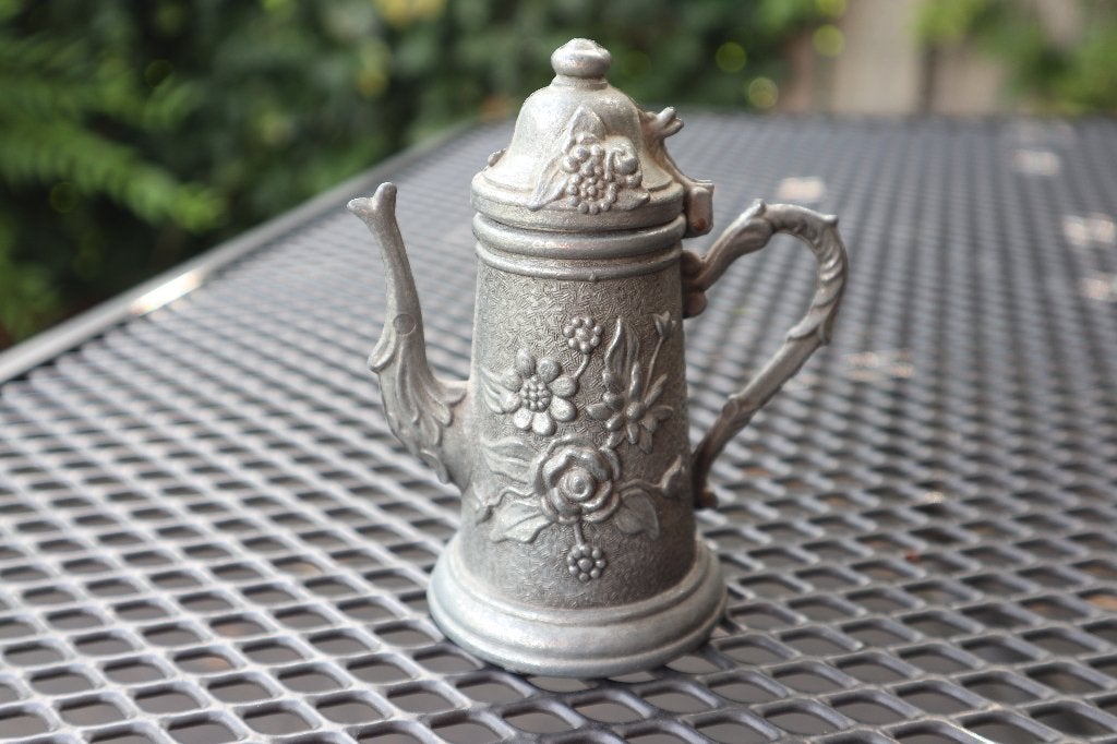 tinnen kannetje met bloemen met deksel tin gietijzer, Ophalen of Verzenden