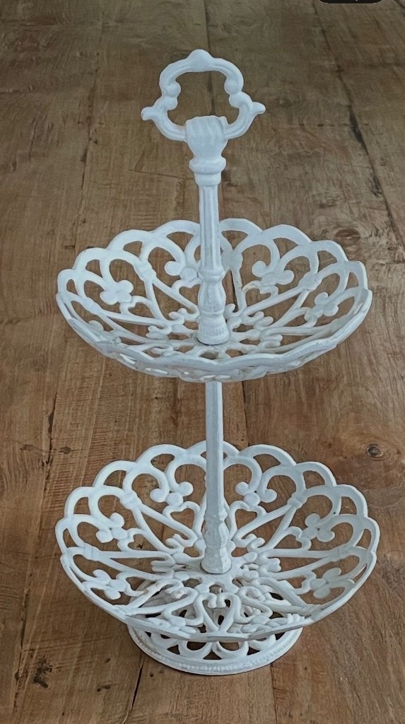 Witte metalen etagère - 2 lagen, Huis en Inrichting, Etagère, Metaal, Ophalen of Verzenden, Gebruikt