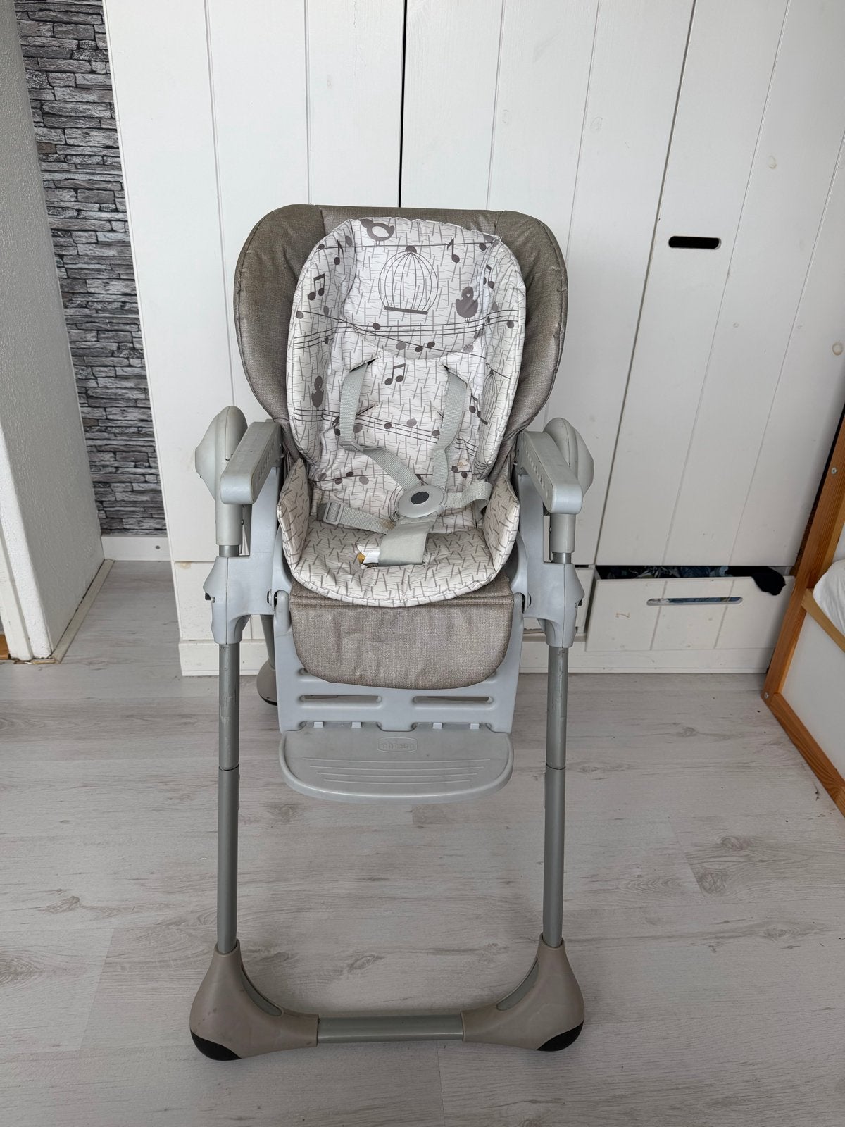 Chicco Polly Easy kinderstoel - Grijs met muzieknoten, Ophalen, Gebruikt, Overige typen, Afneembaar eetblad
