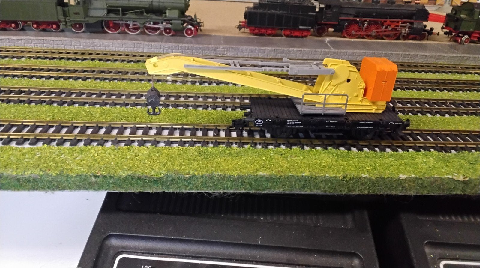 Deze Fleischmann 5019 is gelijkstroom.HO

Een gele kraanwago, Gelijkstroom, Fleischmann, Wagon, Ophalen of Verzenden