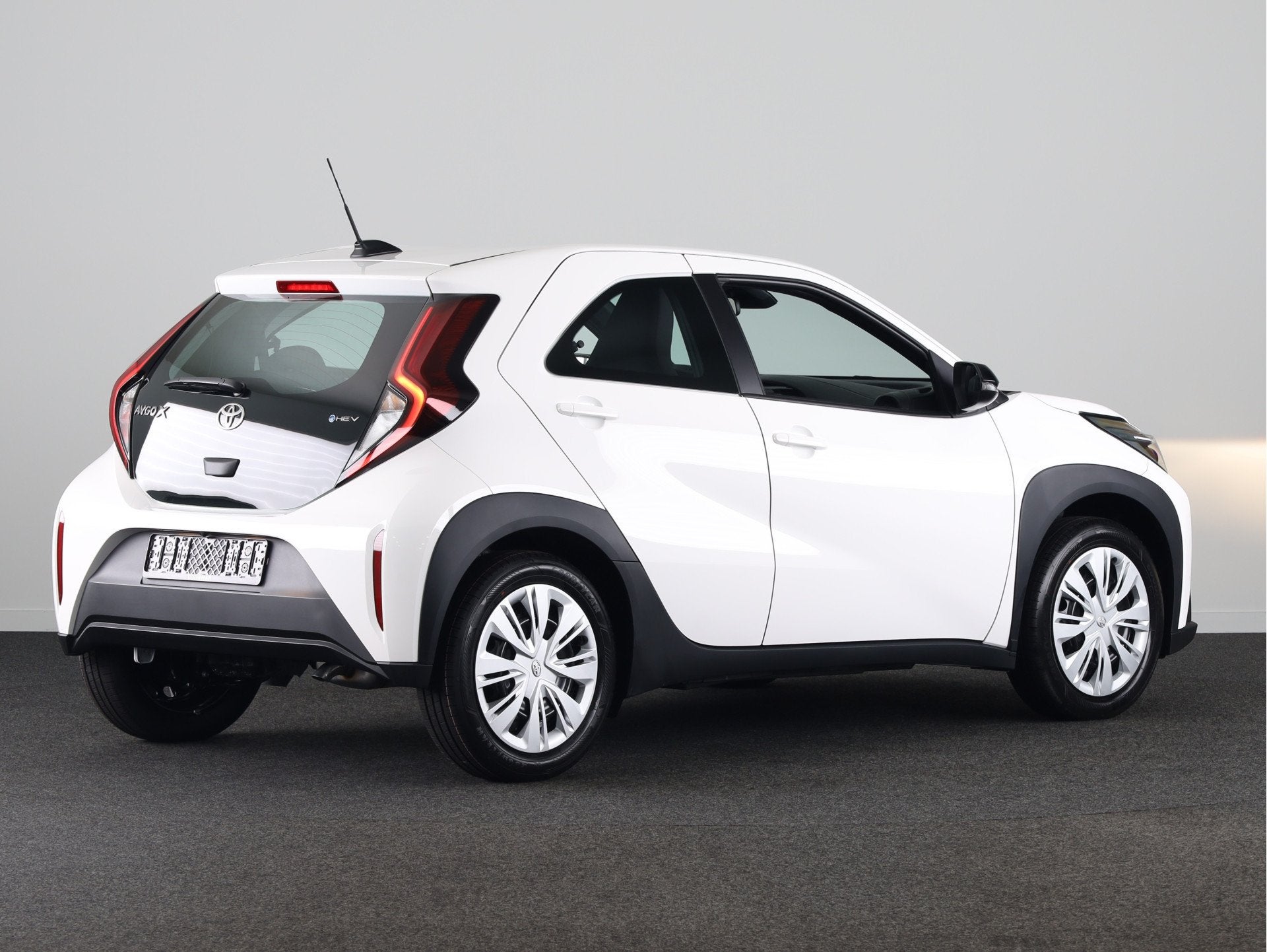 Toyota Aygo X Hybrid 115 *NIEUW* | Direct leverbaar! | Camer, Stof, 116 pk, Wit, Nieuw