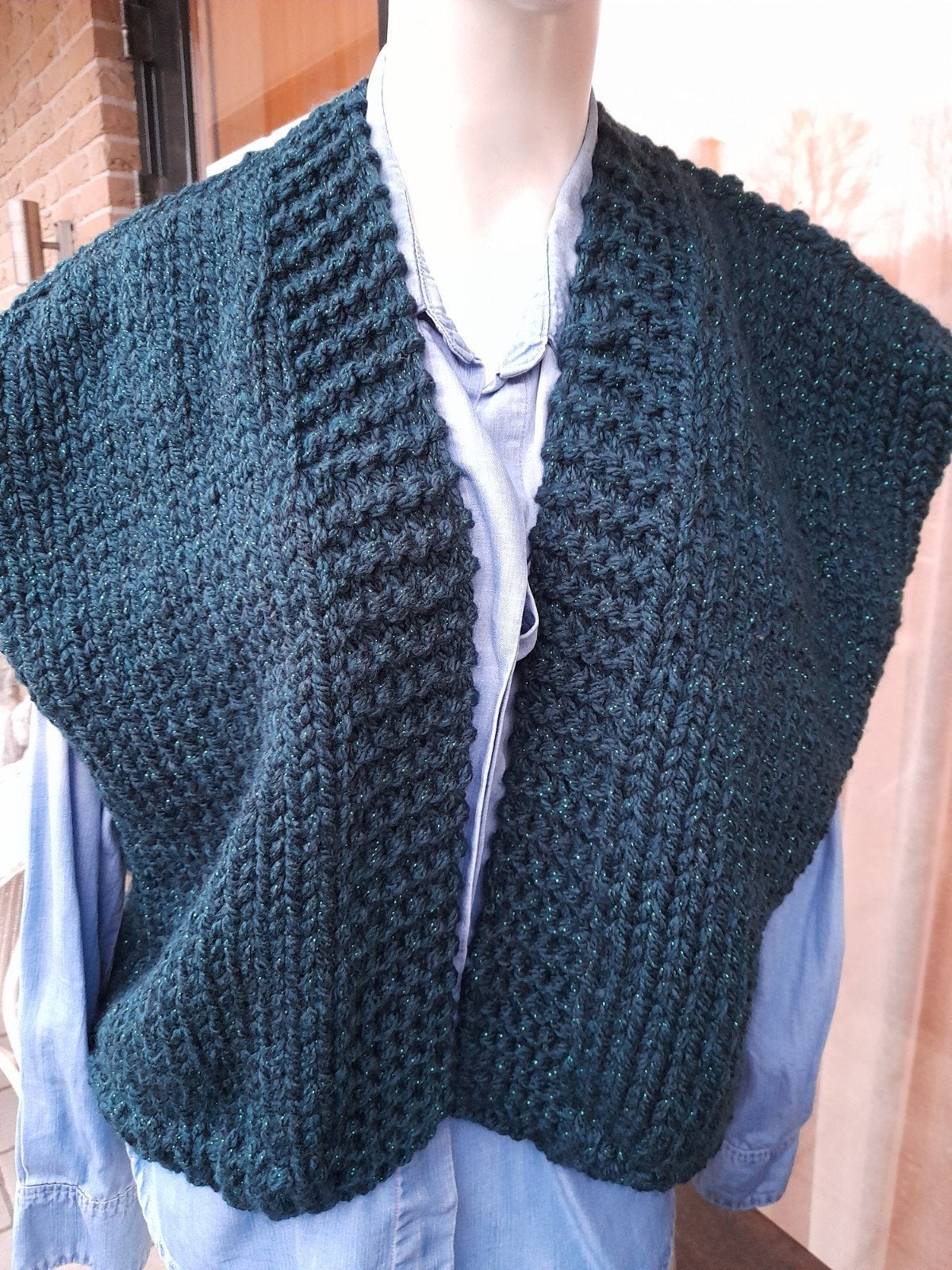 Nieuw handgebreid Gilet model Kiro by Kim, Ophalen of Verzenden, Nieuw, Groen