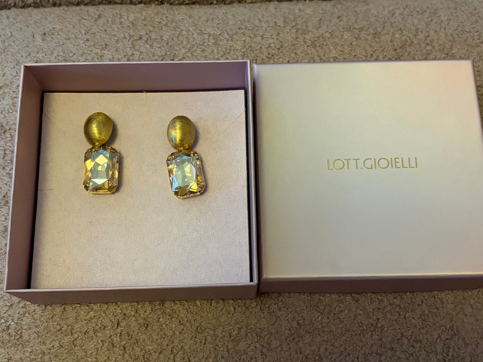 Champagne kleurige oorbellen LOTT Gioielli, Ophalen of Verzenden, Zo goed als nieuw, Goud, Overige materialen