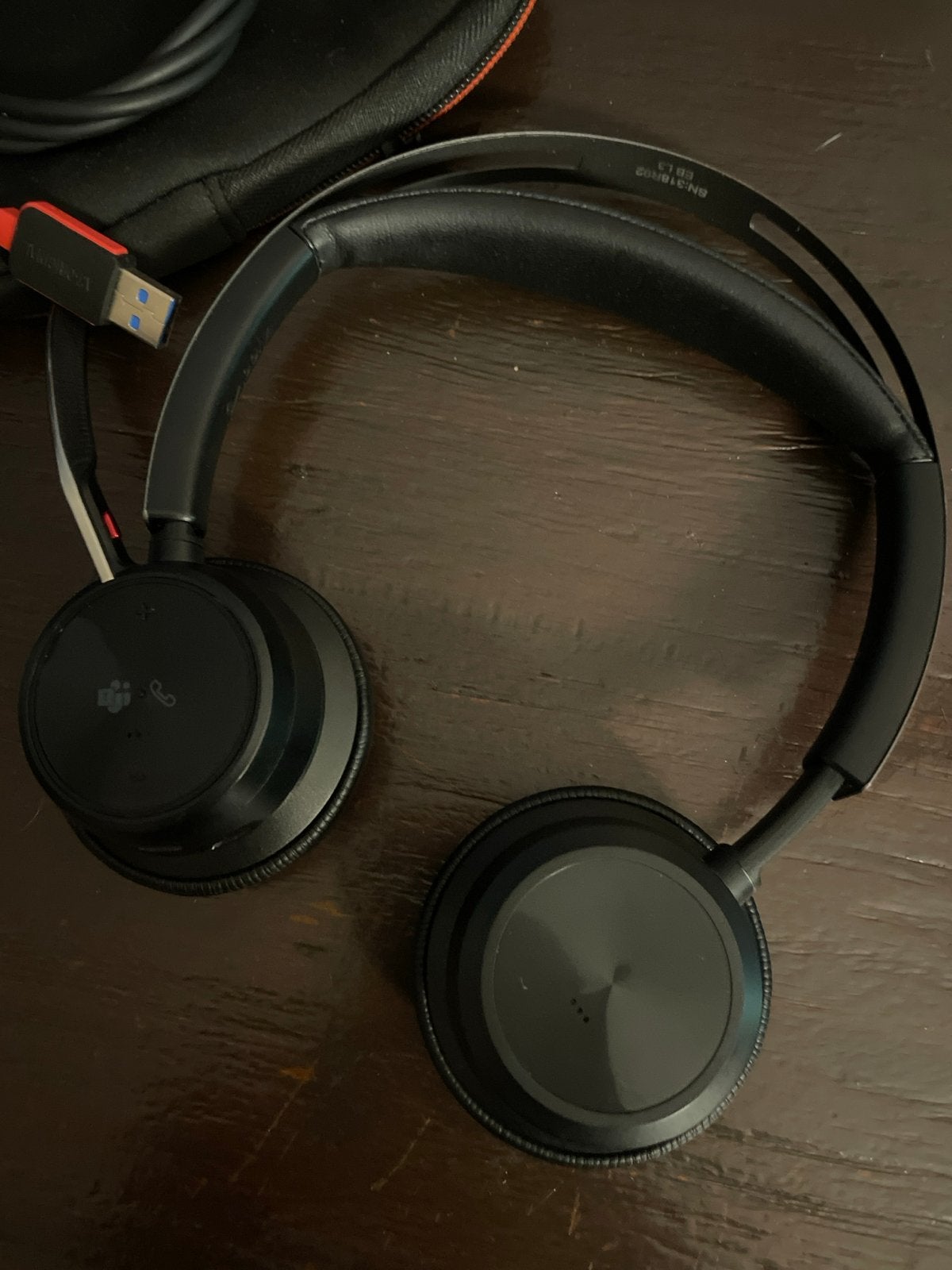 Poly Voyager Focus 2 UC met Noise Cancelling, hoes en kabel, Audio, Tv en Foto, Koptelefoons, Overige merken, Ophalen of Verzenden