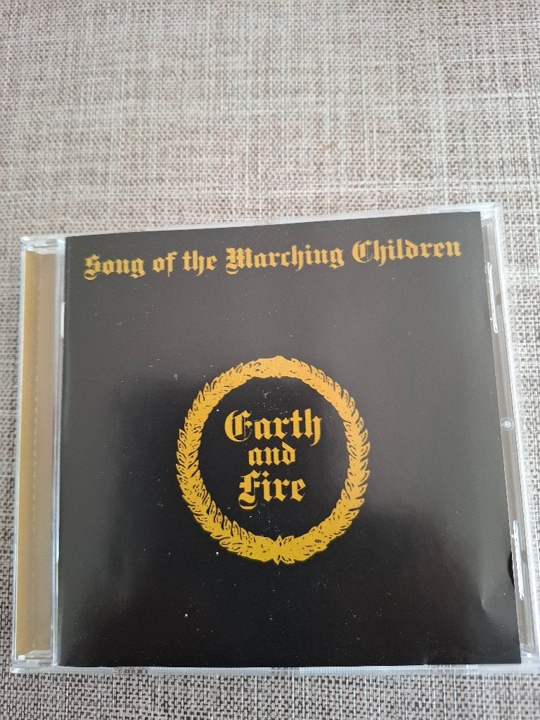 Song of the marching children - Earth & Fire (CD), Inclusief boekje, Pop, Ophalen of Verzenden, Zo goed als nieuw