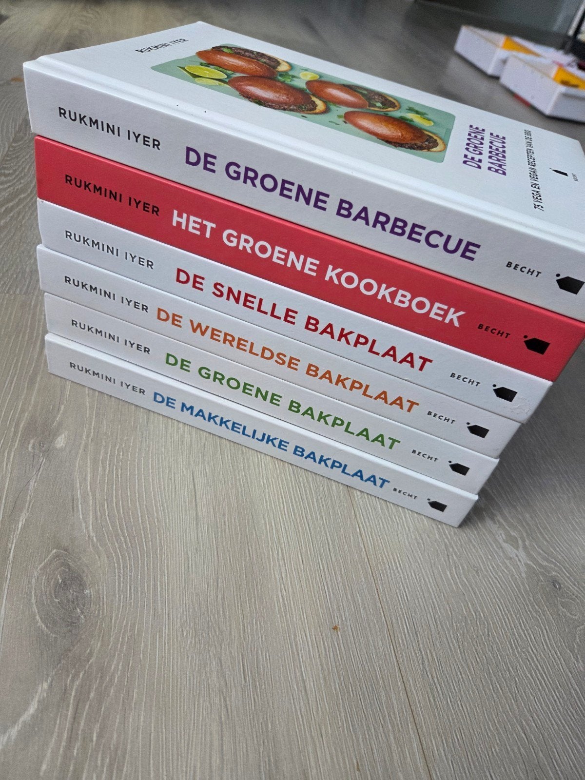 6x Rukmini Iyer - Bakplaat + Barbecue, Boeken, Kookboeken, Ophalen of Verzenden, Zo goed als nieuw