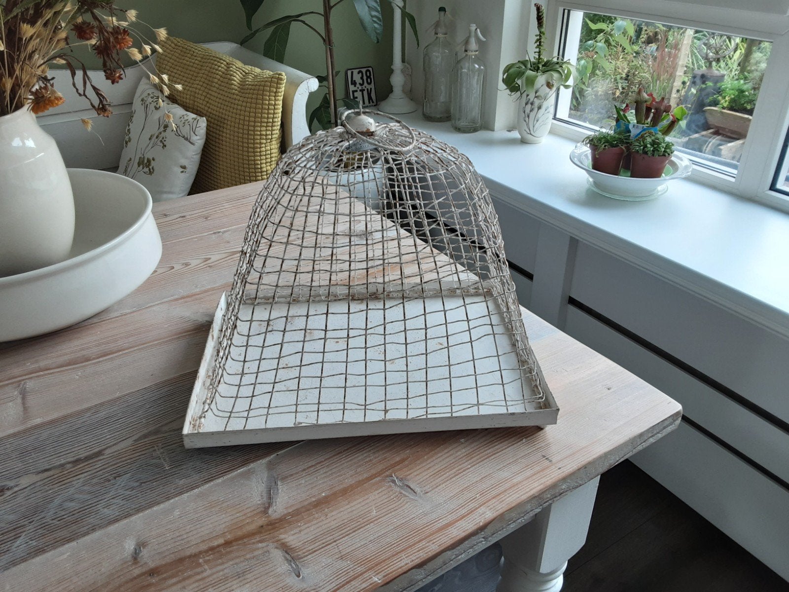 leuke ijzeren stolp met schotel., Ophalen of Verzenden, Rond, Overige materialen