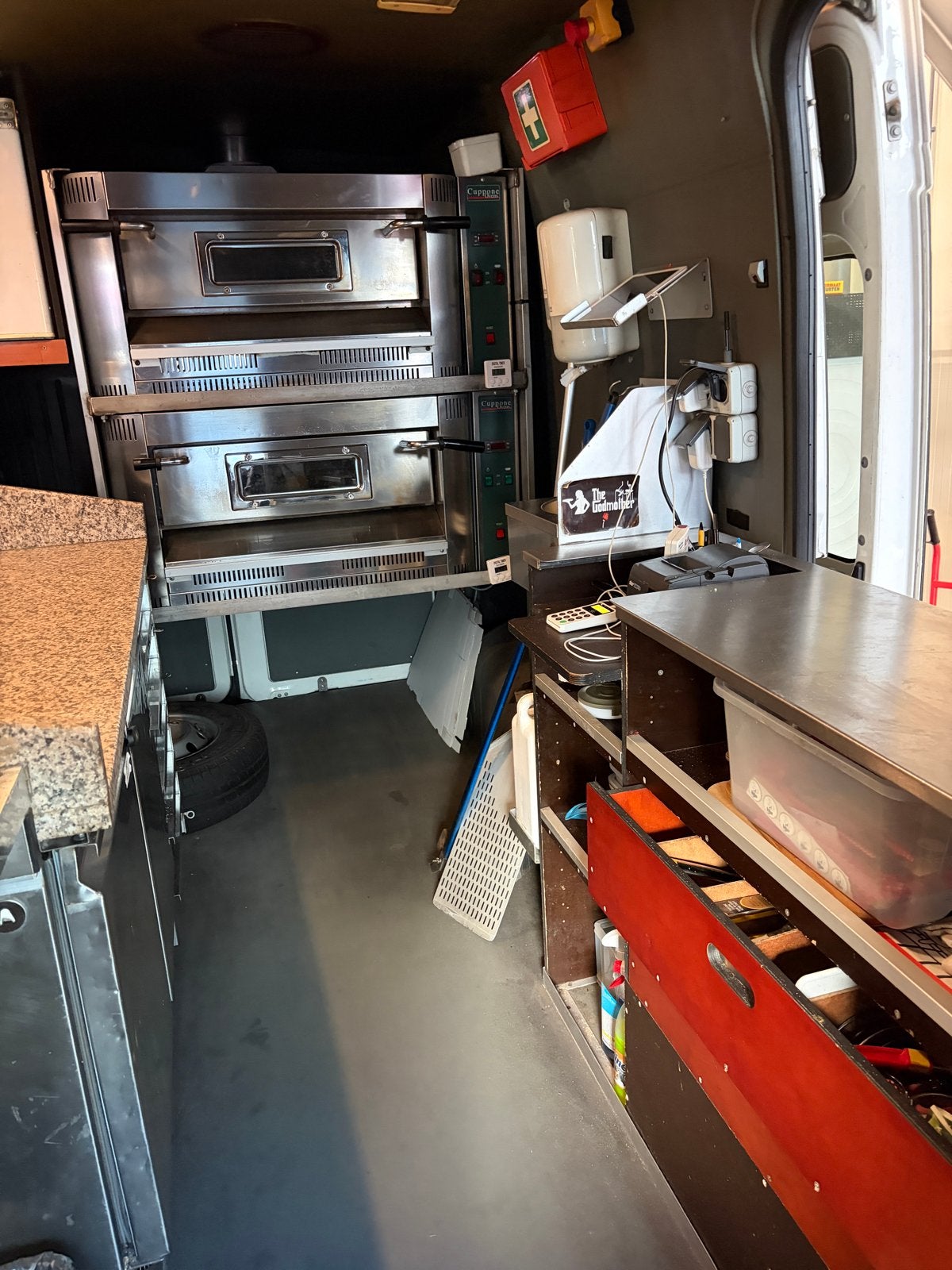 Pizzabus Foodtruck Fiat Ducato, Auto's, Voorwielaandrijving, 2006 kg, 750 kg, 4 cilinders