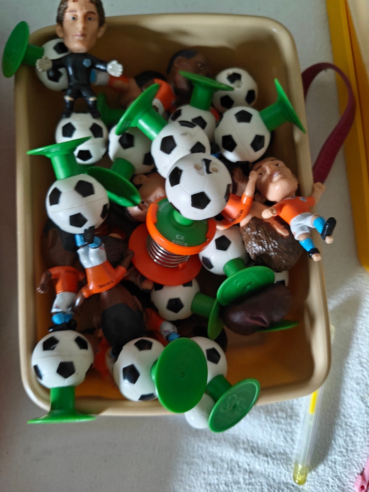 voetbal poppetjes uit een actie ophalen, Ophalen