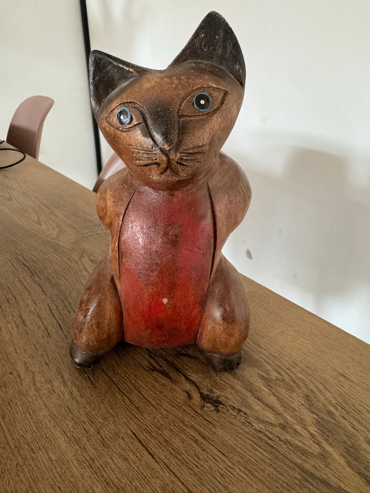 Handgemaakt houten kat beeldje, Antiek en Kunst, Minder dan 20 cm, Ophalen of Verzenden, Beeld, Hout