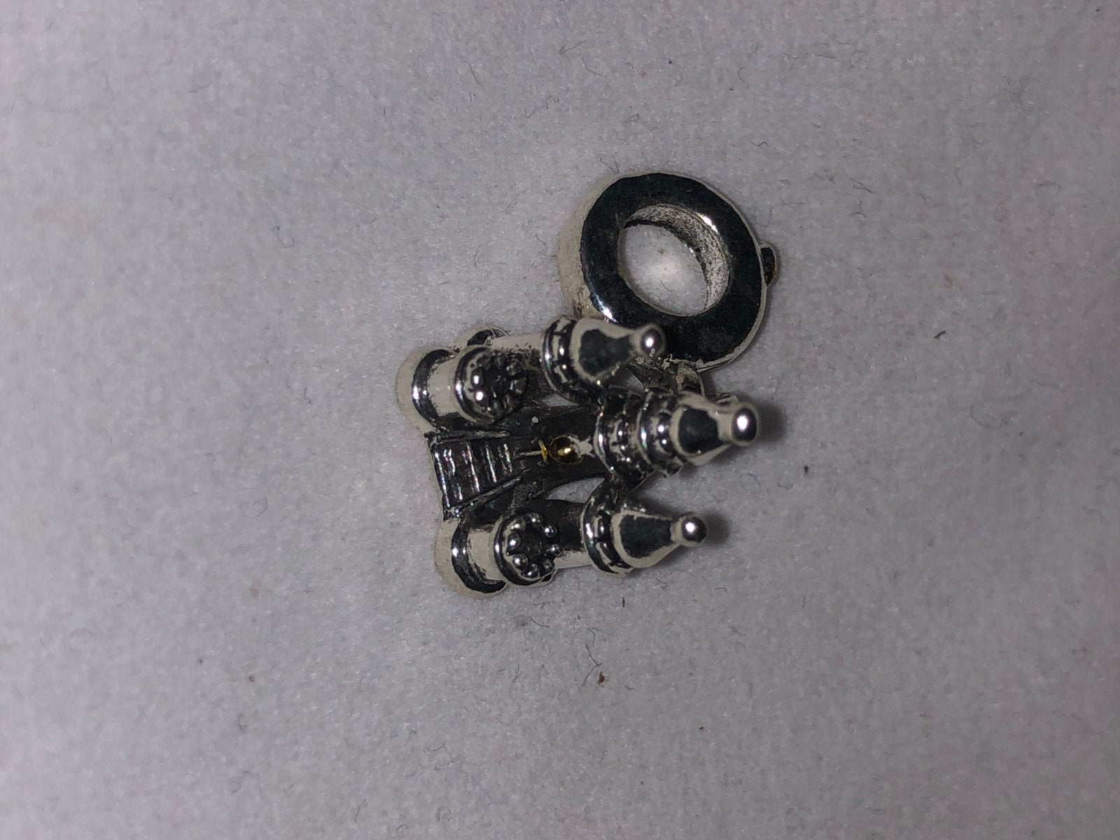 Bedel voor bedelarmband - Kasteel met goudkleurige accenten, Sieraden, Tassen en Uiterlijk, Bedels, Overige merken, Overige materialen