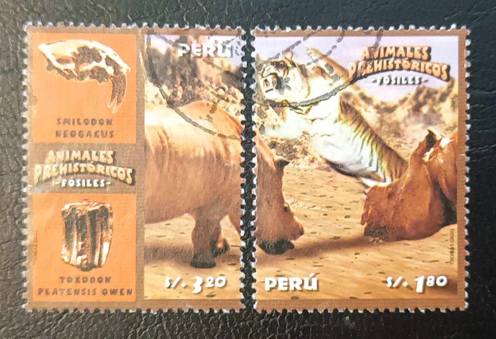 Peru 2004 ,2pzs prehistoric animals  ,fossils, Ophalen of Verzenden, Gestempeld, Zuid-Amerika