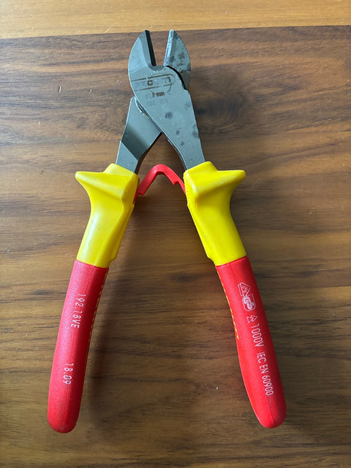 Facom VDE kniptang 180mm 1000V - 192.18VE - weinig gebruikt, Ophalen of Verzenden, Zo goed als nieuw