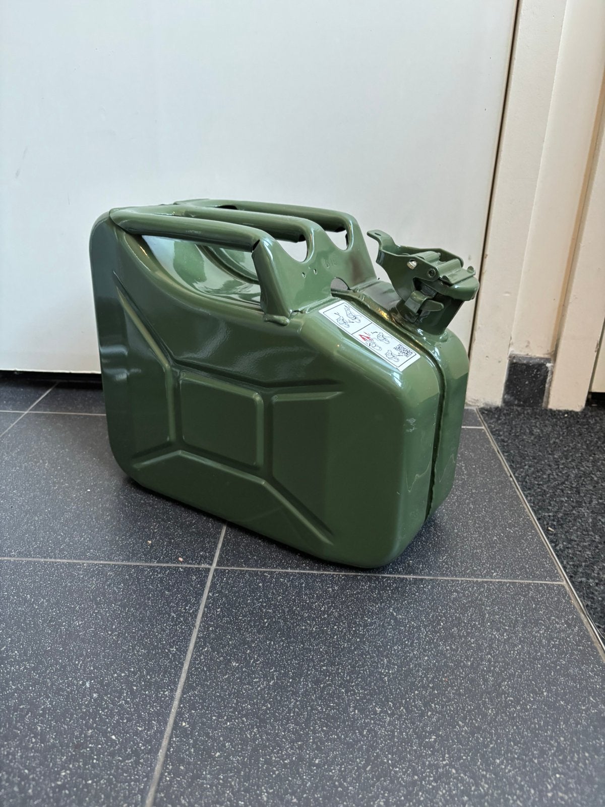 Nieuwe metalen Valpro legergroene Jerrycan 10 liter, Auto diversen, Overige Auto diversen, Ophalen of Verzenden