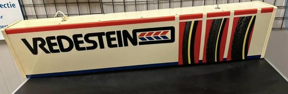 Vintage Vredestein banden lichtbak, lichtreclame, reclame., Verzamelen, Ophalen, Gebruikt, ., Lichtbak of (neon) lamp