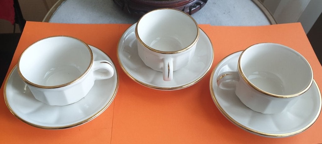 Drie Franse Koffiekoppen + Schotels, Ophalen of Verzenden, Zo goed als nieuw, Overige stijlen, Kop(pen) en/of Schotel(s)