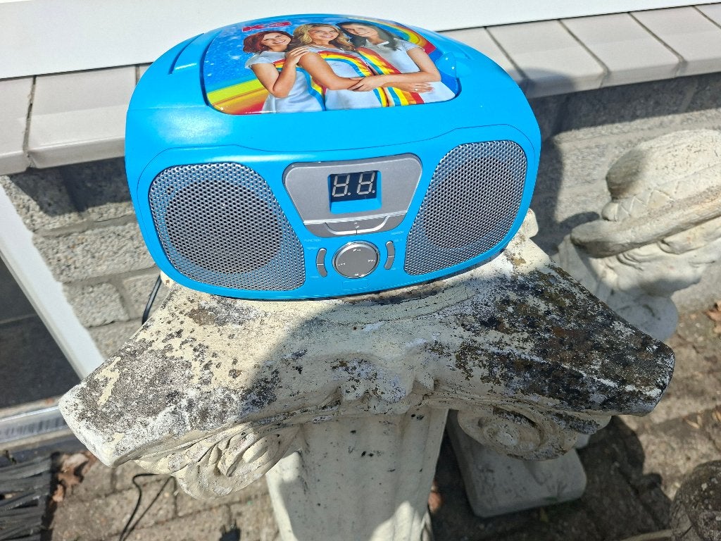 leuke draagbare blauw radio met cd speler van k3, Audio, Tv en Foto, Radio's, Ophalen of Verzenden, Gebruikt
