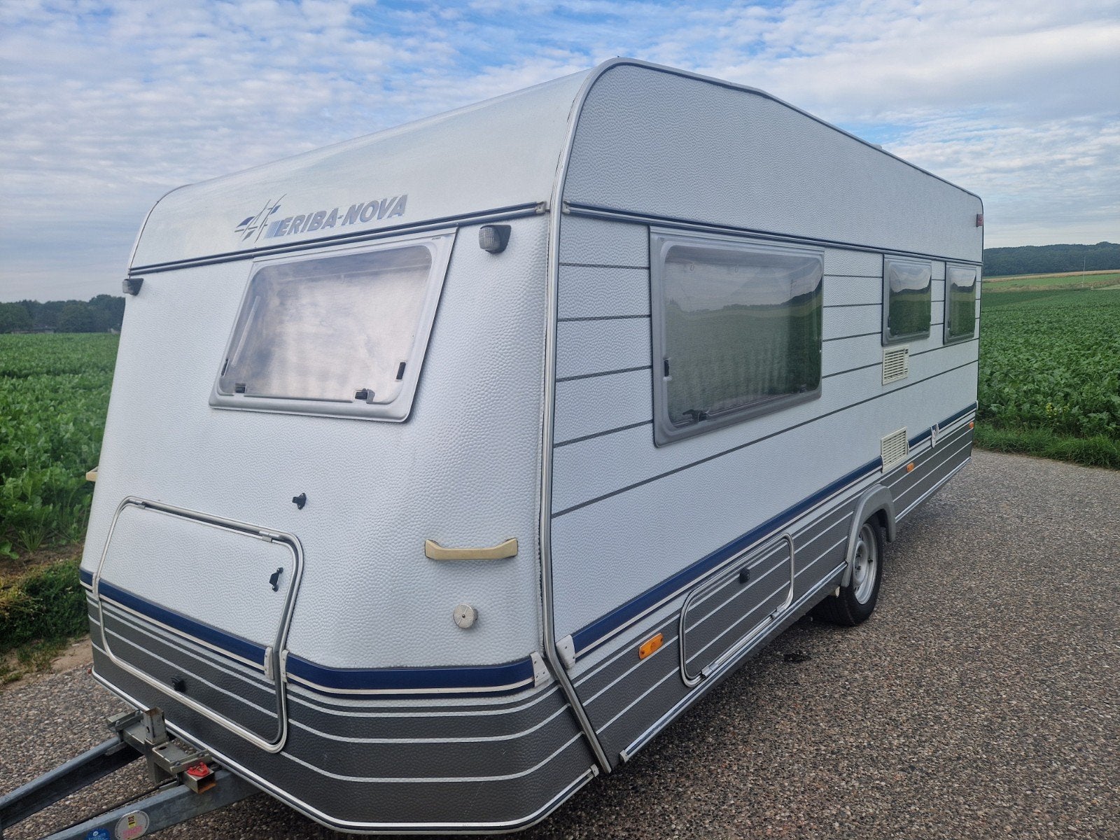 Eriba Nova 545 met mover, voortent en zakluifel, Mover, Rondzit, Particulier, Eriba