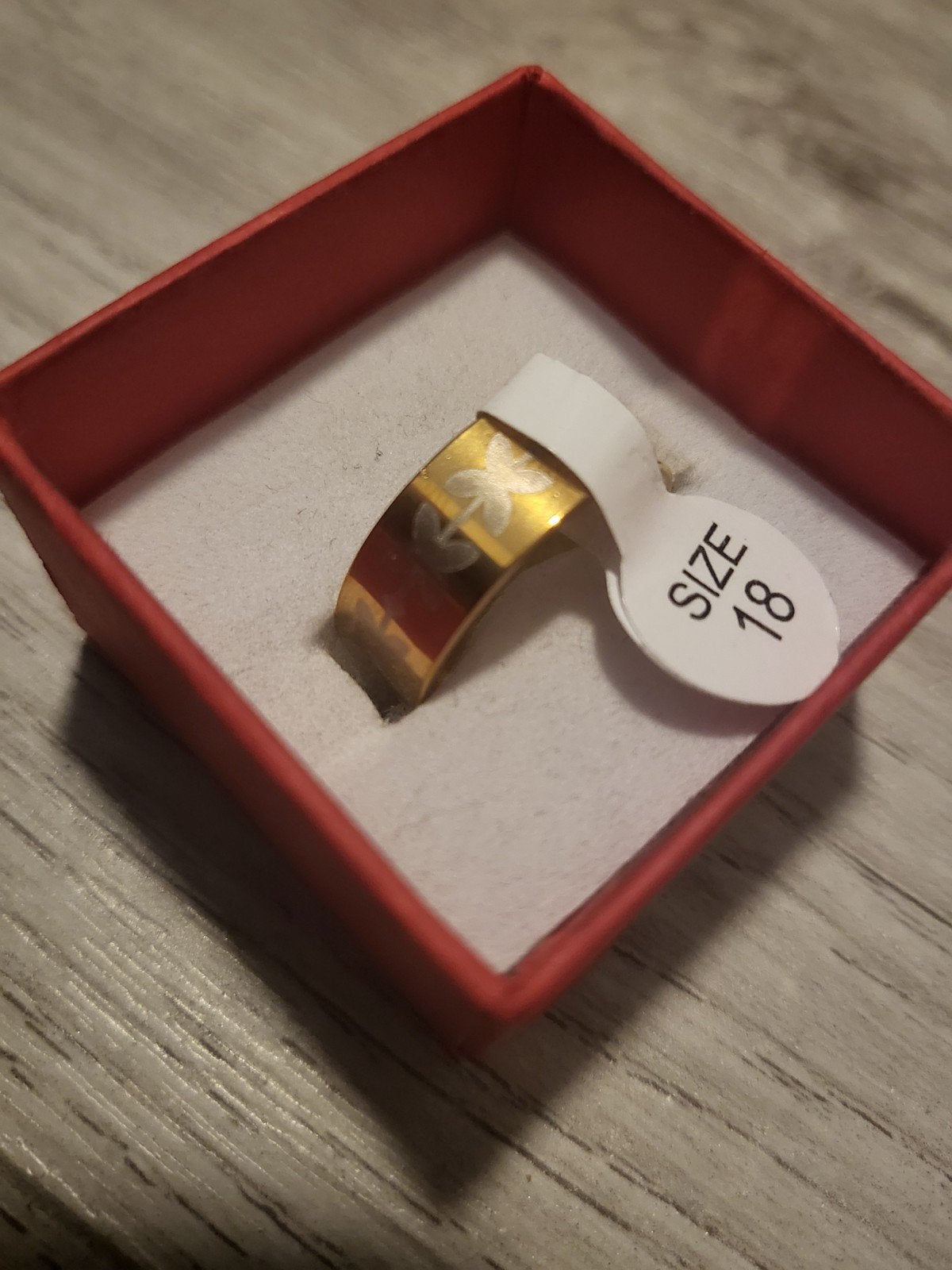 Nieuwe gouden ring met bloemmotief - Maat 18, Ophalen of Verzenden