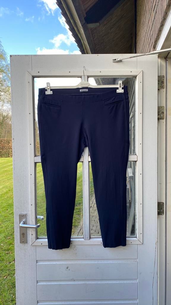 Donkerblauwe ascari broek maat 52, Kleding | Dames, Ophalen of Verzenden, Zo goed als nieuw, Blauw, Broek of Spijkerbroek