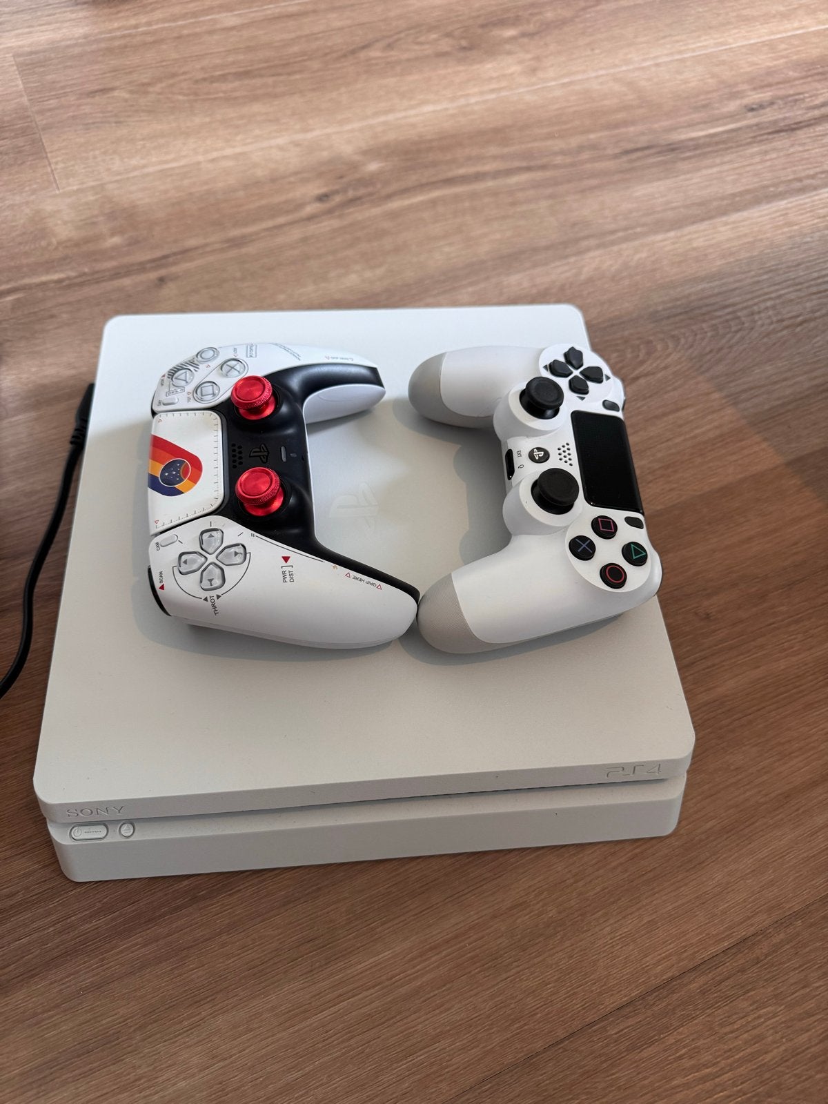 PS4 Slim met firmware 10.5 en 2 controllers, Met 2 controllers, Ophalen of Verzenden, Slim, 500 GB