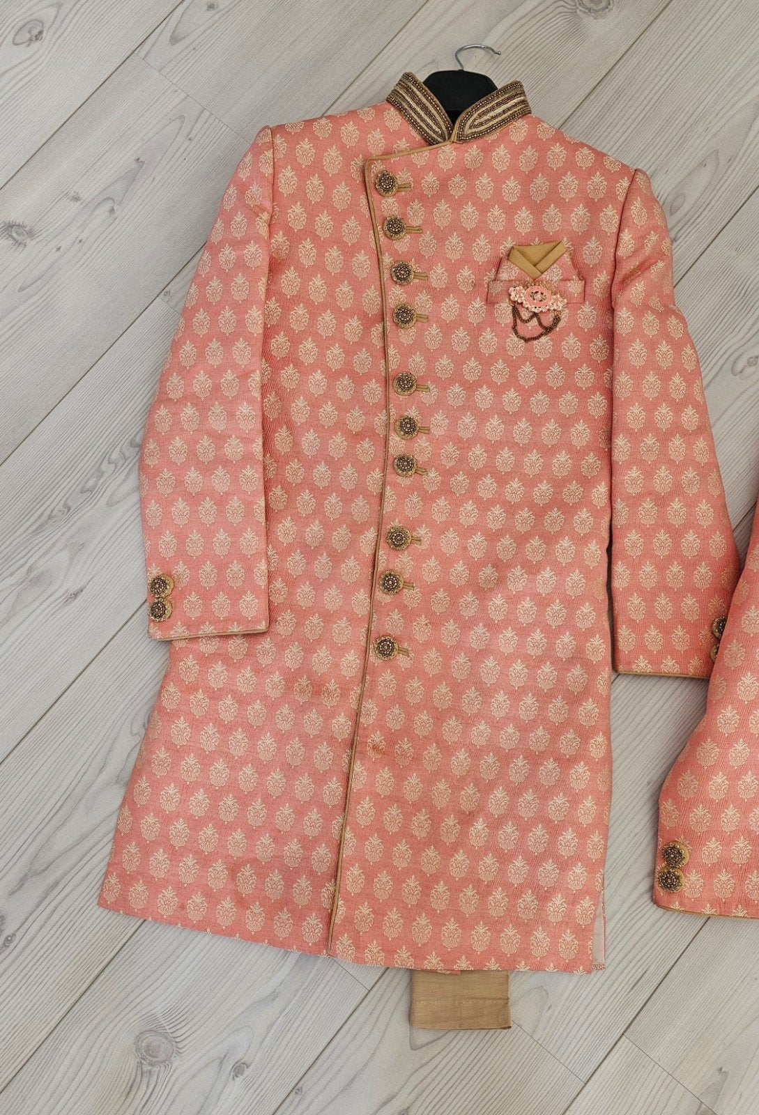 Sherwani voor jongens 8-10 jaar - Roze met goudpatroon, Ophalen of Verzenden, Zo goed als nieuw, Onbekend, Jongen