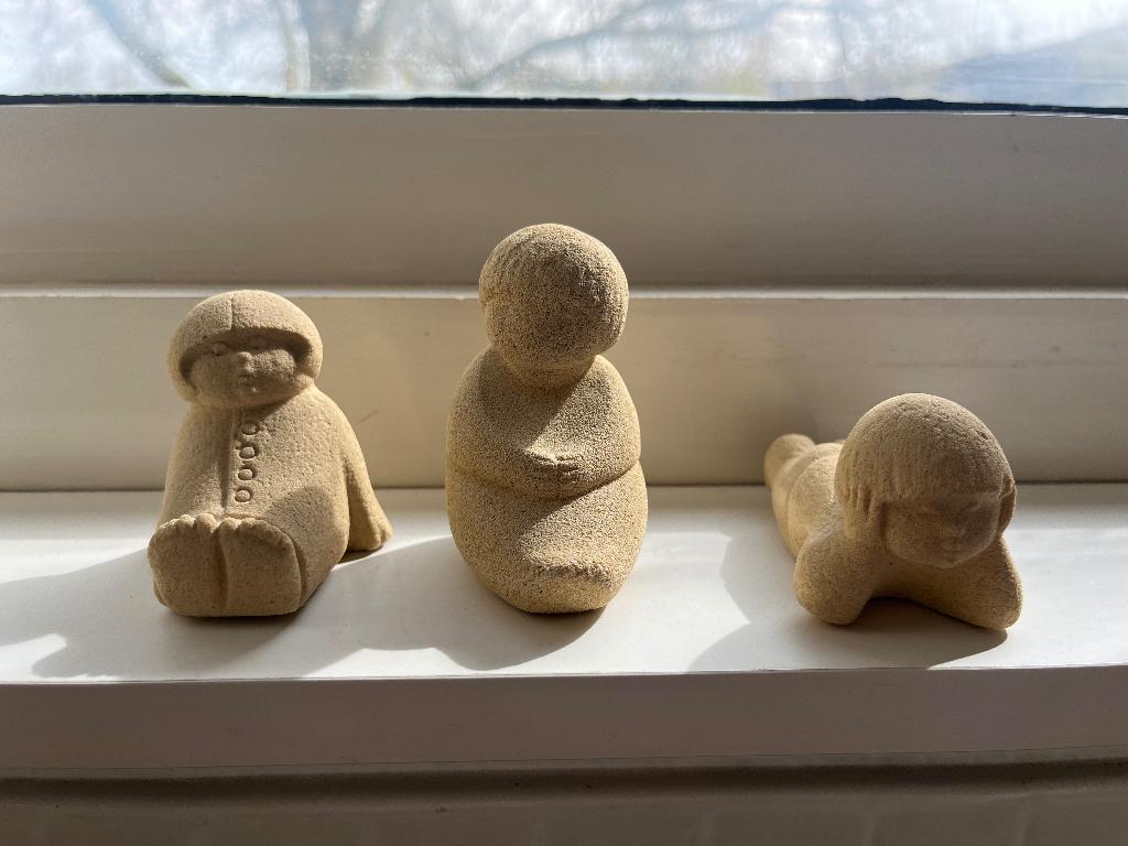 Drietal StoneArt zandstenen beeldjes, Antiek en Kunst, Minder dan 20 cm, Natuurlijk materiaal, Ophalen of Verzenden, Beeld