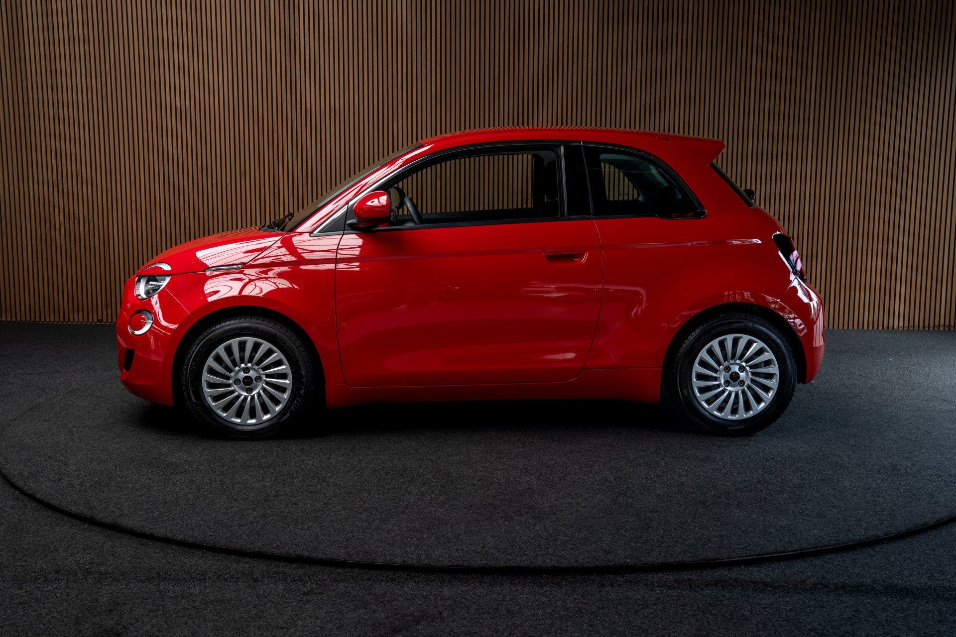 Fiat 500 24 kWh Navi Airco Stoelverwarming Cruise C. 3-Fase, Auto's, Fiat, Dealer onderhouden, Gebruikt, Zwart, 4 stoelen