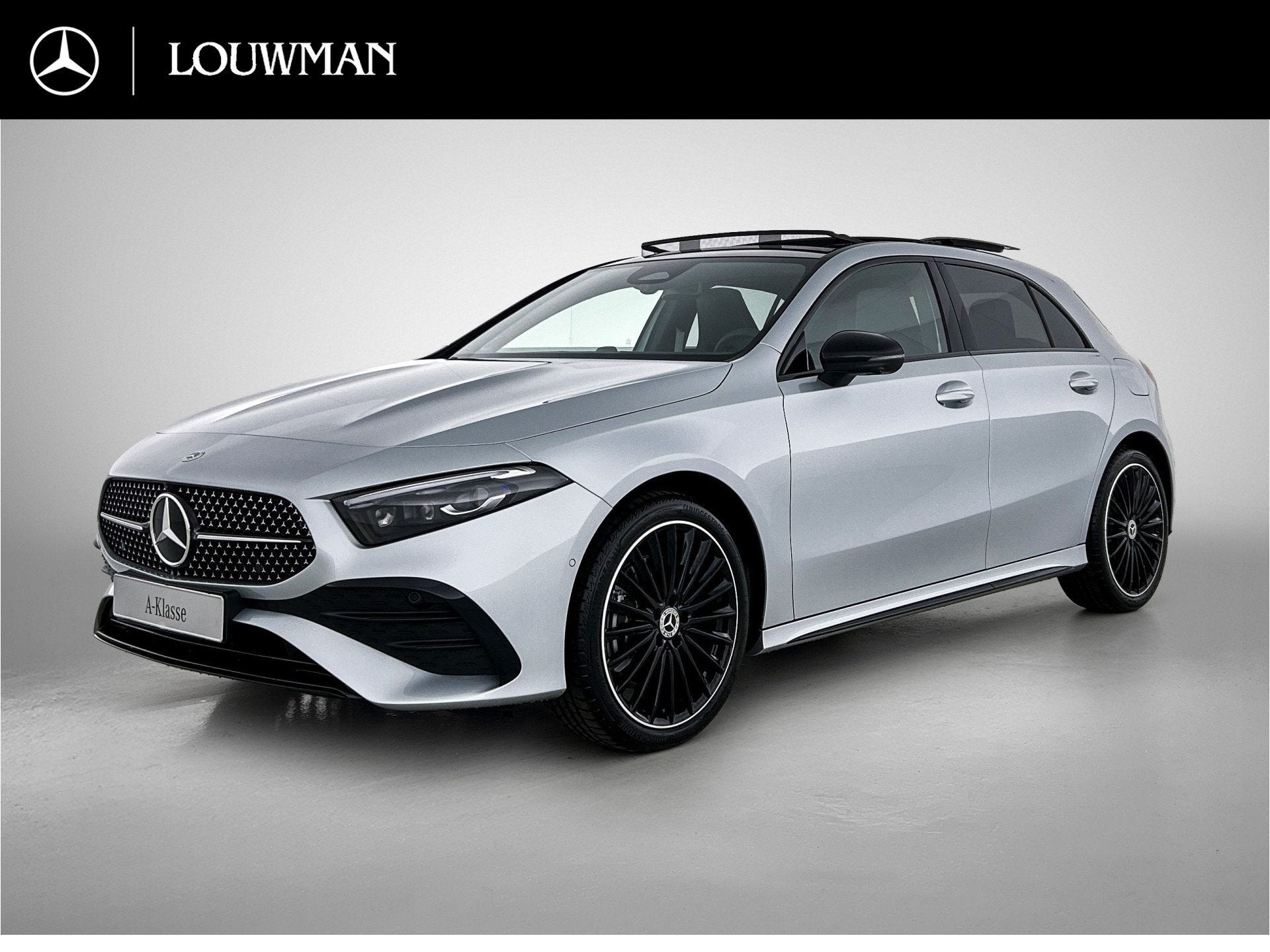 Mercedes-Benz A-Klasse 250 e 140 Year Edition | Premium Plus, Auto's, Mercedes-Benz, Zwart, 4 cilinders, 15 kWh, Nieuw