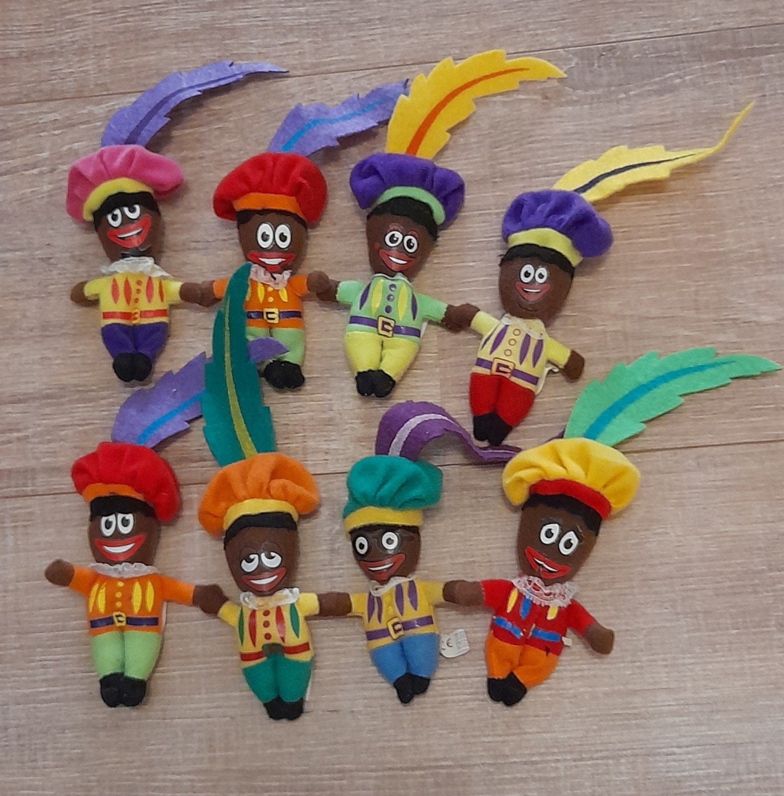 8 vilten zwarte pietjes magneet poppetjes, Diversen, Ophalen of Verzenden, Gebruikt