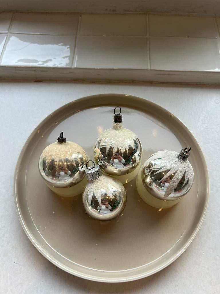 Vintage kerstballen sneeuw, Diversen, Kerst, Ophalen of Verzenden, Zo goed als nieuw