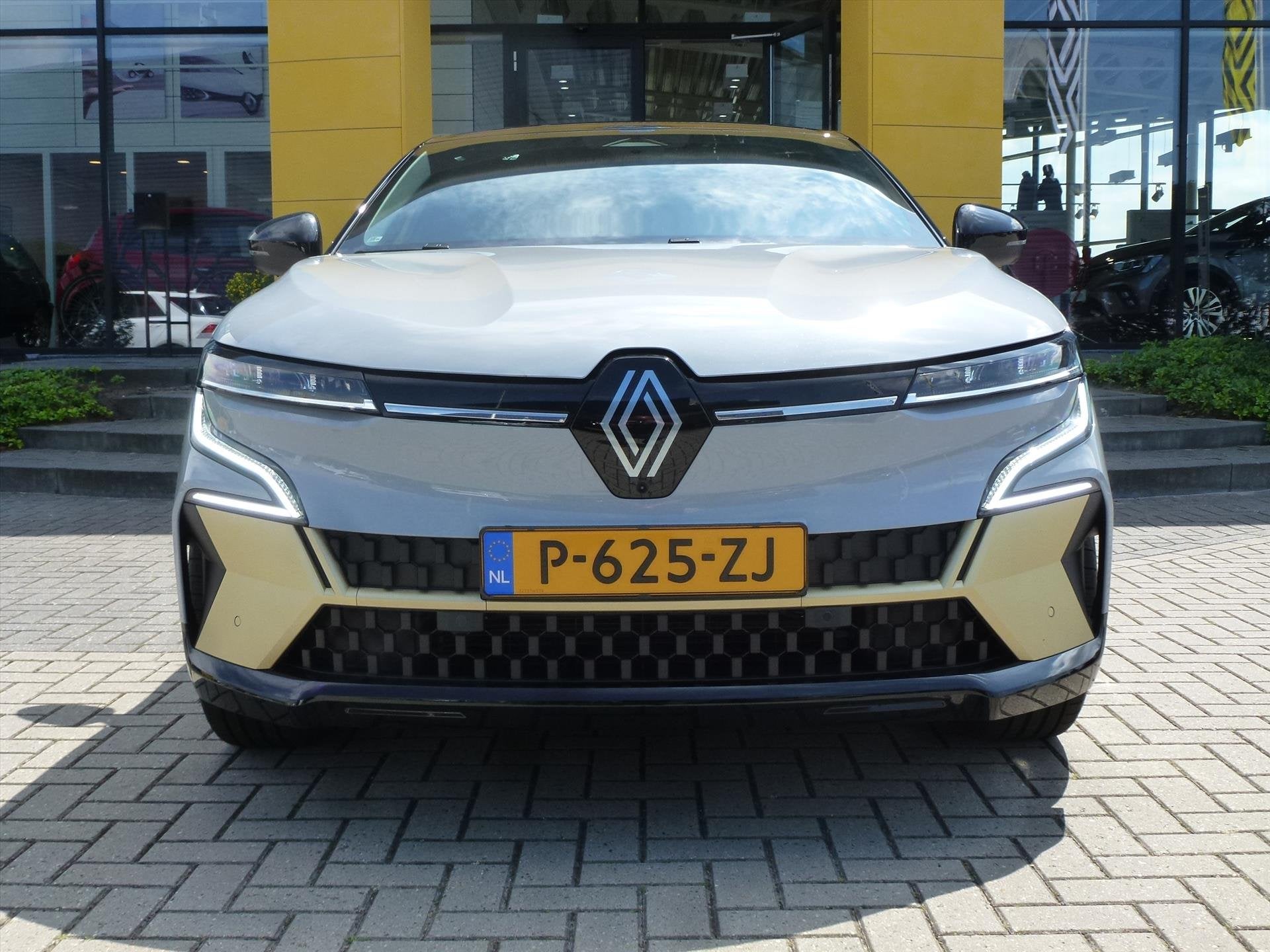 Renault Mégane E-Tech EV60 220pk Optimum Charge Ionic / War, Auto's, Dealer onderhouden, Zwart, Vierwielaandrijving, Zilver of Grijs