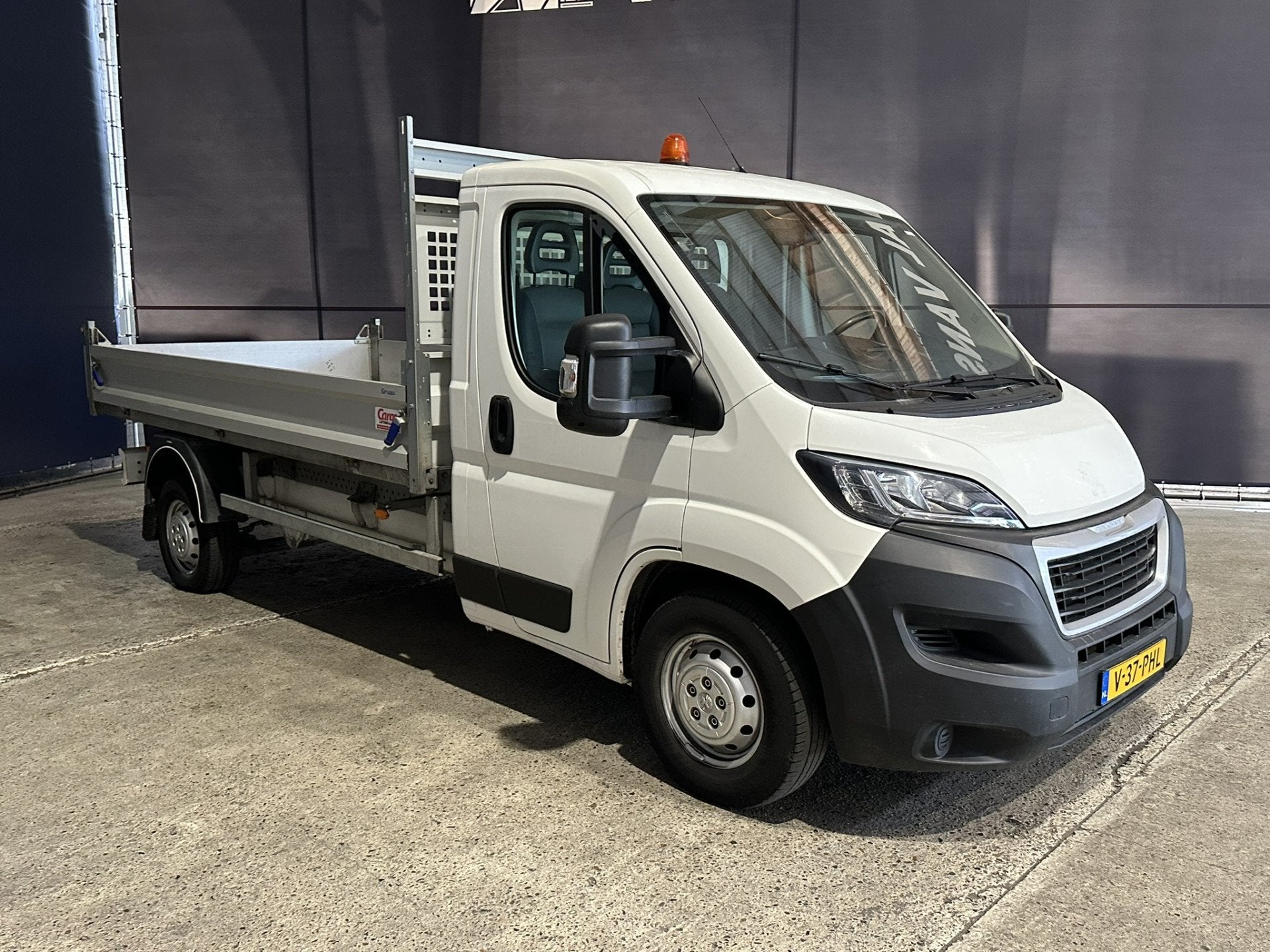 Peugeot Boxer 2.2 BlueHDi 140pk Kipper Open Laadbak Euro6 Bi, Voorwielaandrijving, Dealer onderhouden, Stof, Gebruikt