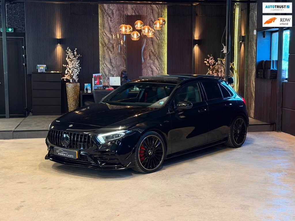 Mercedes-Benz A-klasse AMG 35 4MATIC AERO|PANO|FULL OPTIONS, Auto's, Automaat, Euro 6, 4 cilinders, Zwart