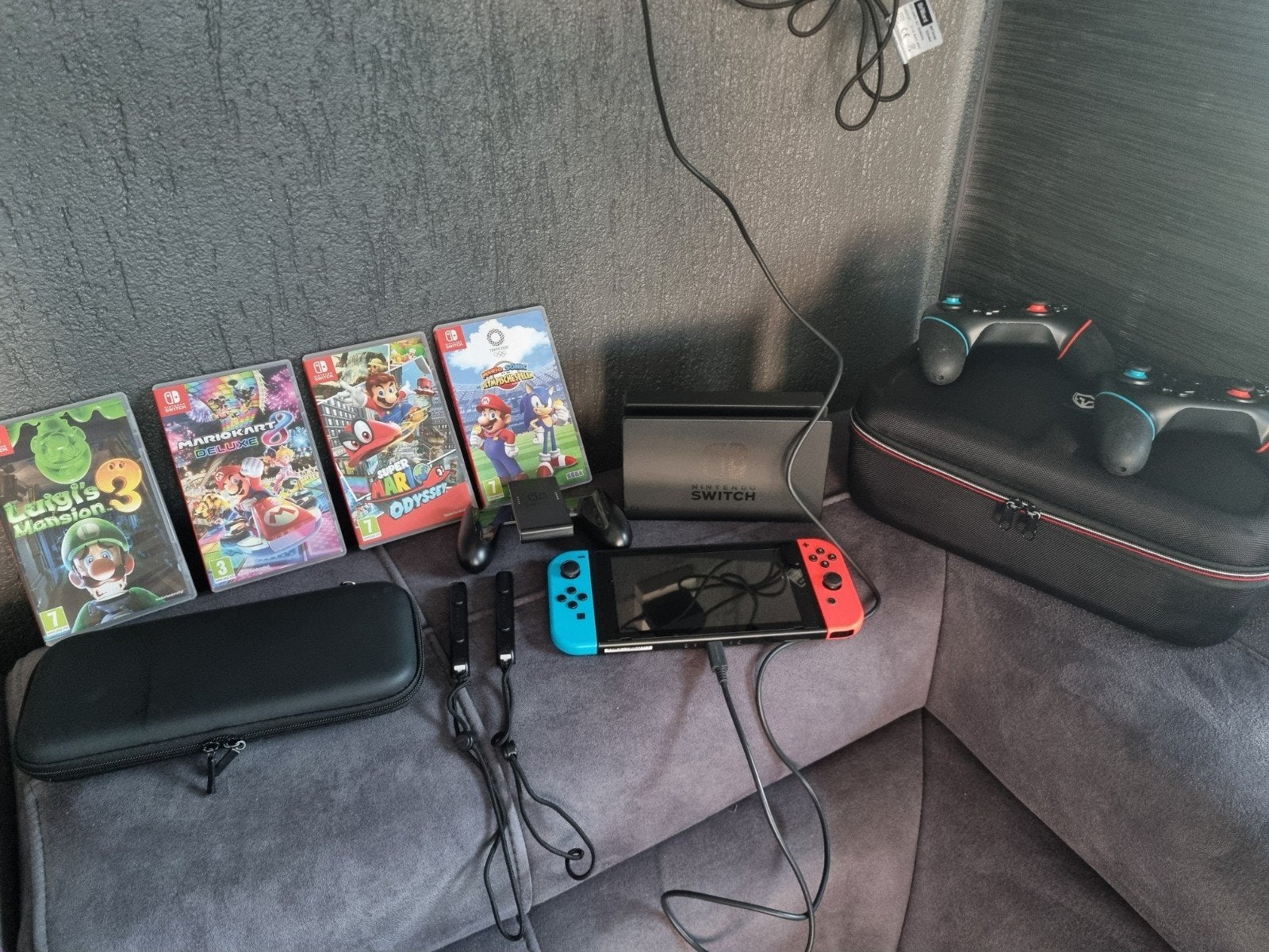 Nintendo Switch met 4 Mario/Luigi spellen en accessoires, Met games, Ophalen of Verzenden, Zo goed als nieuw, Switch Original